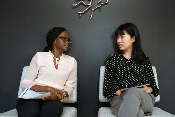 Causes, pathologies liées et solutions efficaces pour les frissons intenses sans fièvre