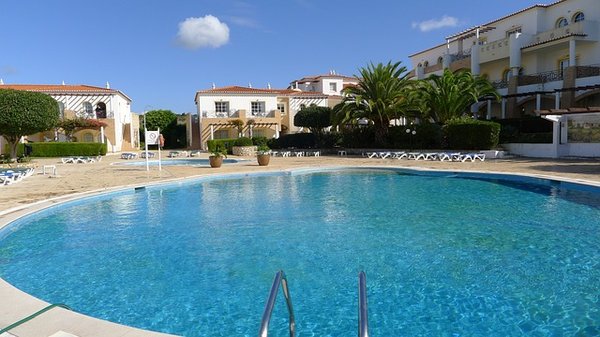 Comment bien choisir la taille d’une piscine coque ?