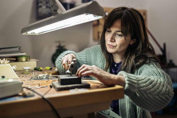 Quels sont les éléments essentiels pour organiser un atelier d'écriture de scénario de comédie?