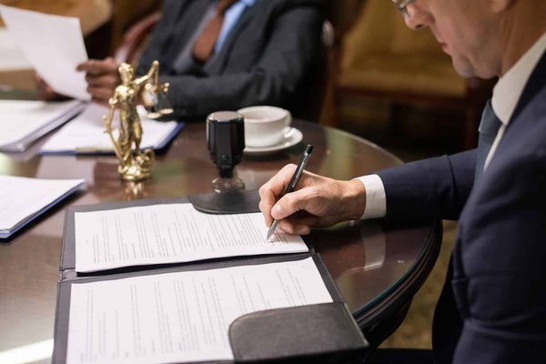 Quel parcours pour devenir juriste spécialisé en droit de la cybersécurité pour les entreprises du CAC 40 ?